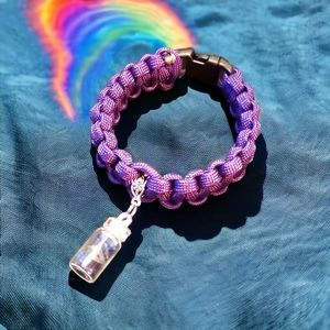 Paracord bracelet with charm